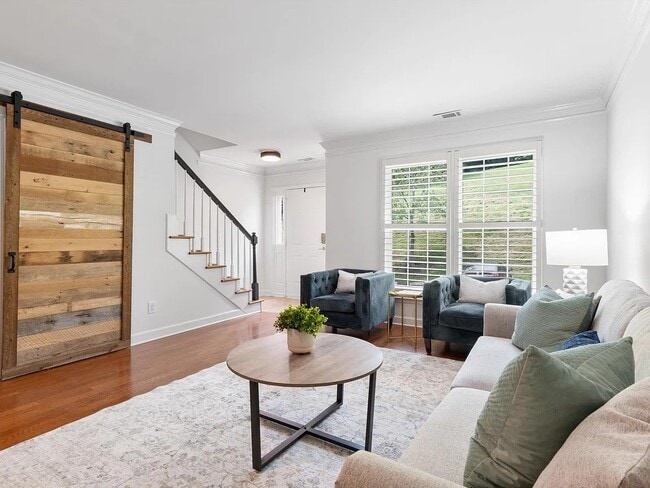 Living room - 1613 Brentwood Pointe