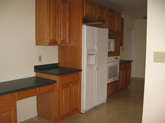 Building Photo - 10 Sanctuary Dr