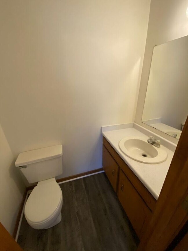 Building Photo - 4 Grant Ct