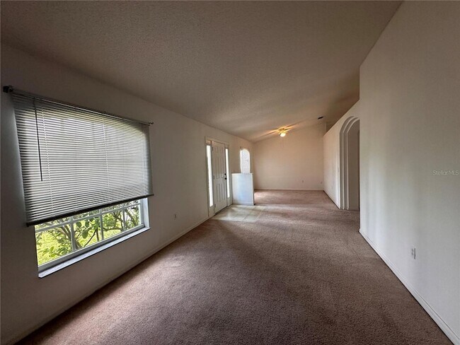 Building Photo - 33 Rybark Ln