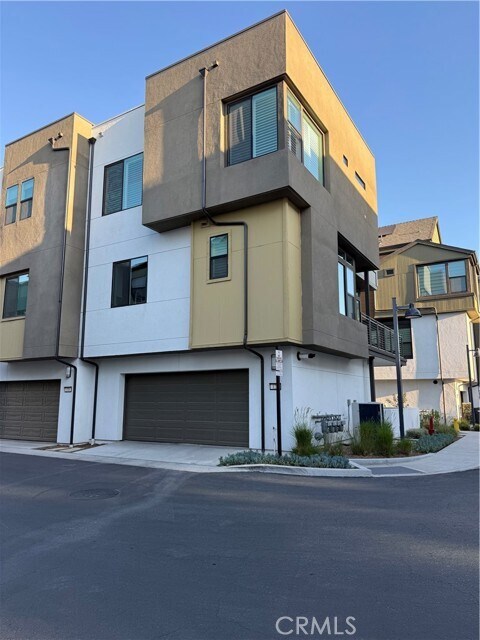 Building Photo - 120 Sawbuck
