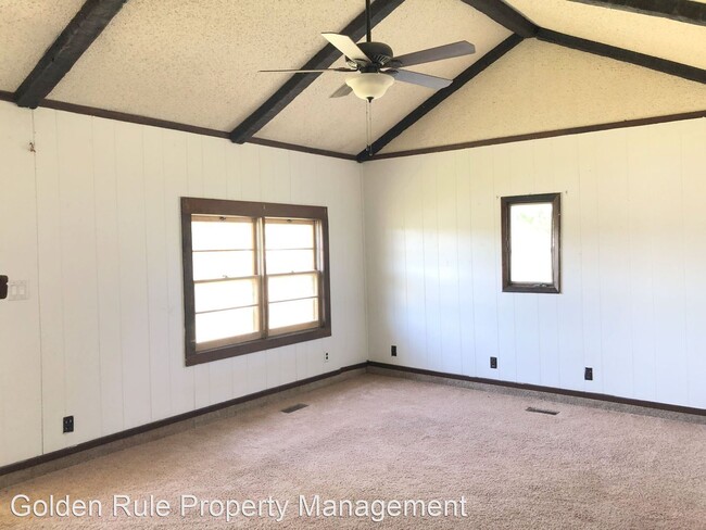 Building Photo - 3 br, 2 bath House - 28 E Ave D