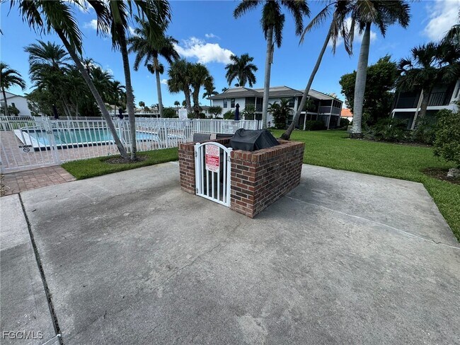 Foto del edificio - 5455 Peppertree Dr