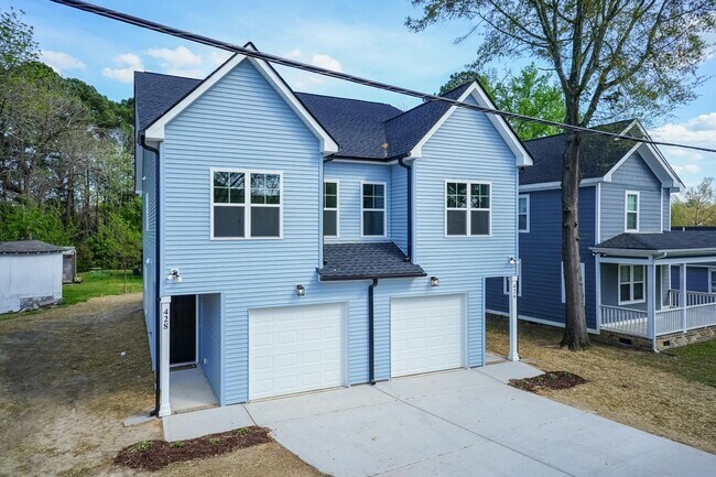 Foto del edificio - Brand NEW Three Bedroom Home!