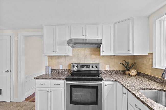 Building Photo - 1160 Main St