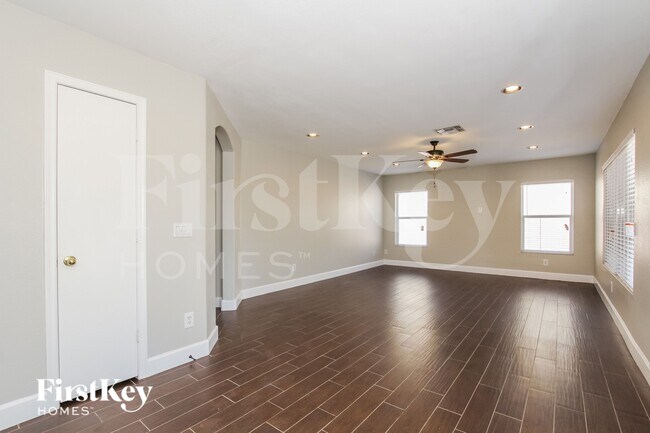Foto del edificio - 9156 W Quail Ave