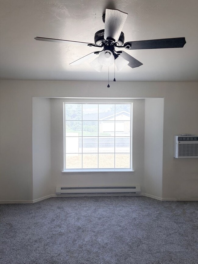 Building Photo - 1444 Evergreen Dr