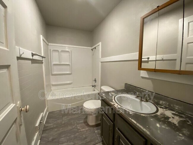Foto del edificio - 704 14th Ave N