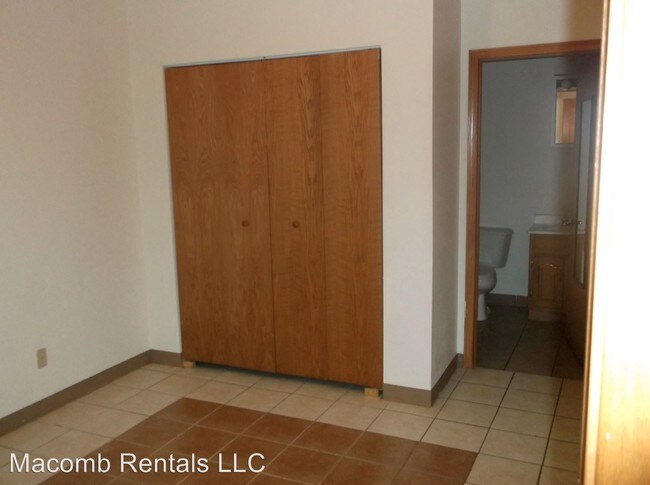 Building Photo - 1 br, 1 bath Room For Rent - 913 N Albert St