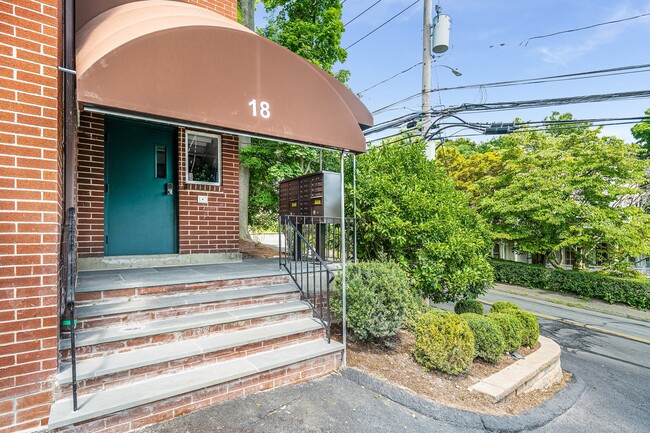 Building Entrance - 18 Fairfield Ave