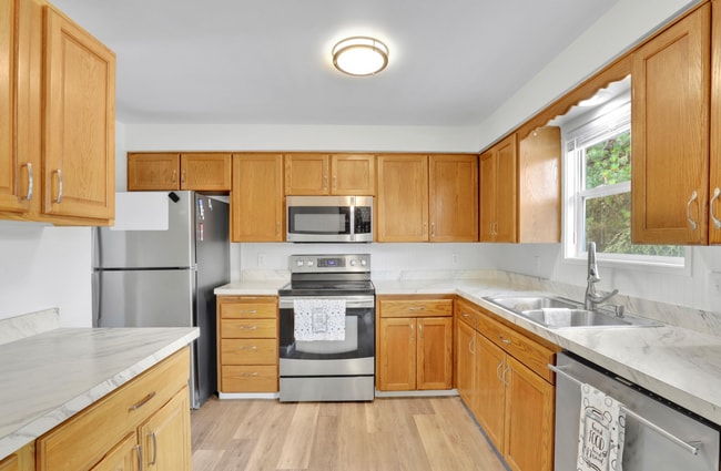 Building Photo - Charming Unfurnished Spokane Home with Large Shop in a Prime Northwest - Unfurnished