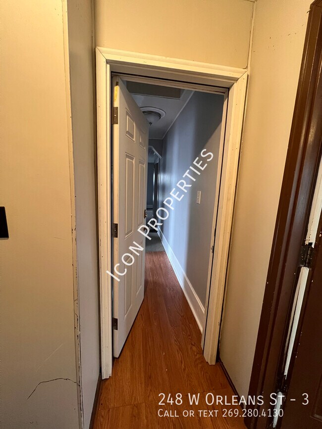 Foto del edificio - Top floor 1 bed with garage!