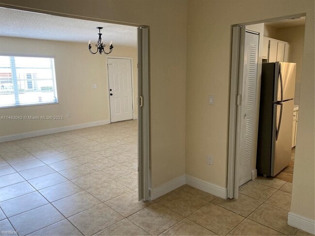 Building Photo - 4 br, 2 bath House - 545 W 79th Pl