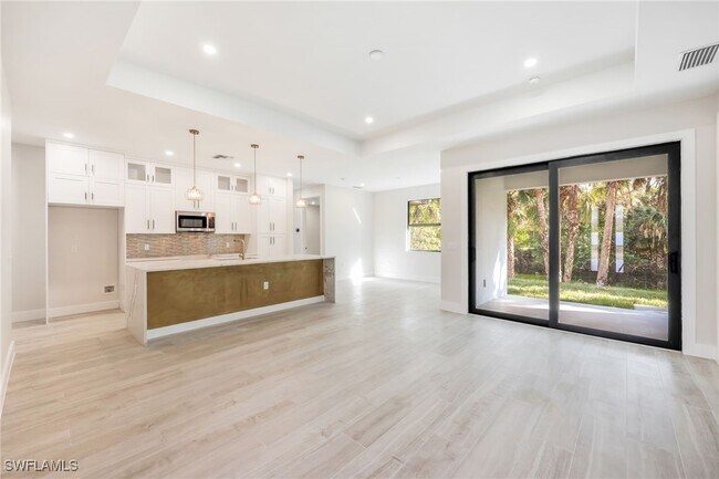 Building Photo - 4672 25th Ave SW