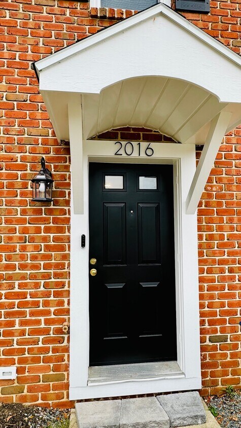 Front door - 2016 Hale Ct