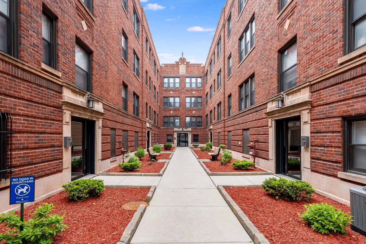 Foto del edificio - 2207 W Eastwood Ave