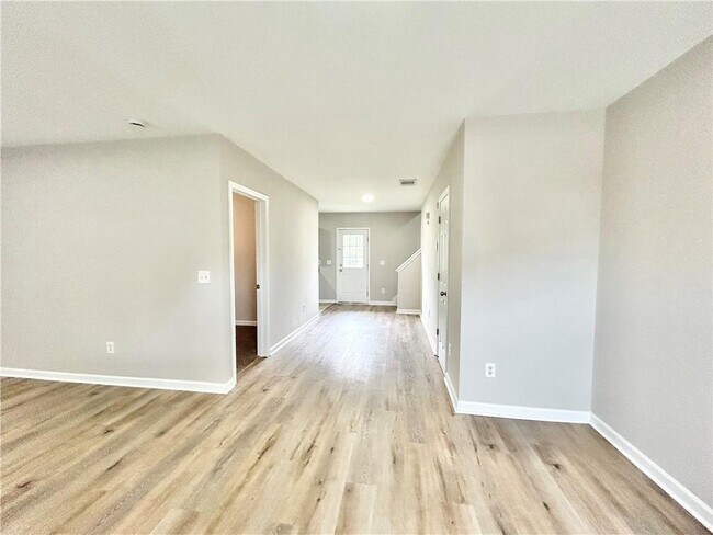 Foto del edificio - 739 Wheel House Ln