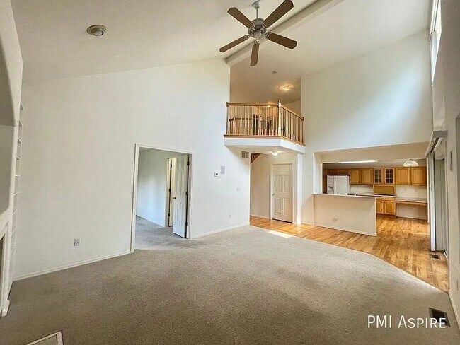 Foto del edificio - Spacious 3-Bedroom Retreat with Cozy Fireplace and Office on Indian Paintbrush Lane, Longmont!