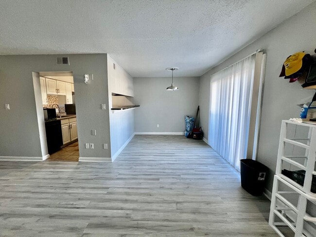 Building Photo - AMAZING 2 BED / 2 BATH CONDO – ONLY 8 BLOCKS FROM THE BEACH!