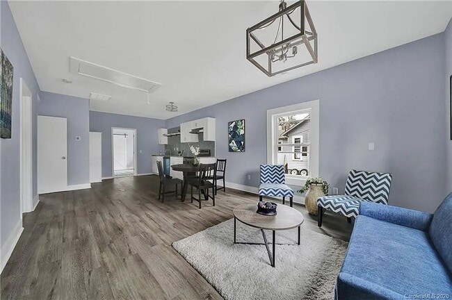 Building Photo - Beautifully renovated 3 bedroom, 2 full bathroom in Rock Hill