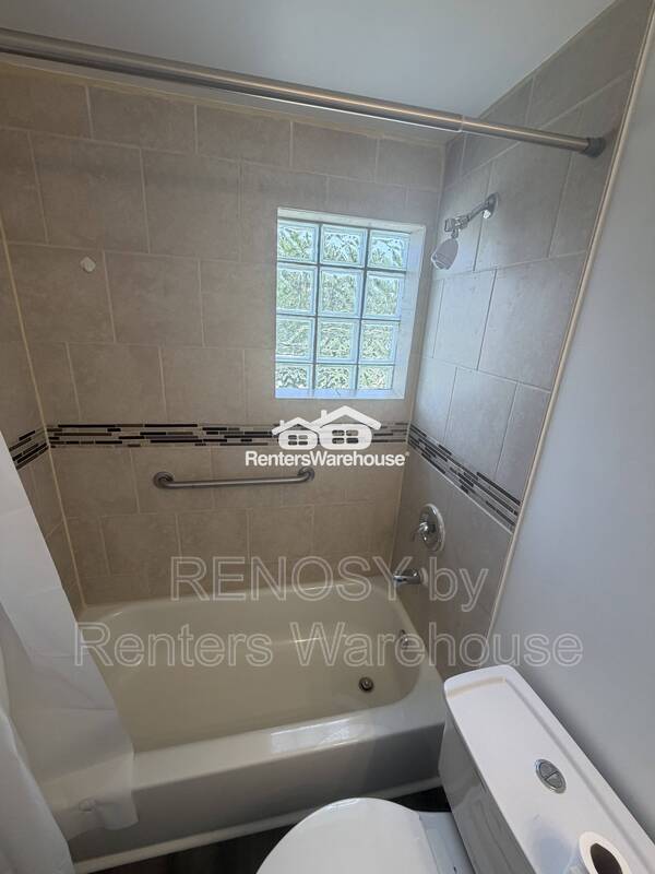 Building Photo - 2067 Larkhall Rd