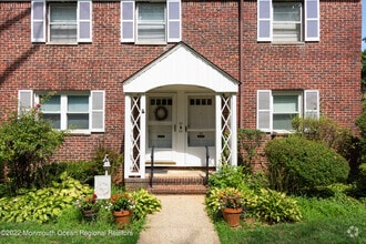 Building Photo - 29 Manor Dr