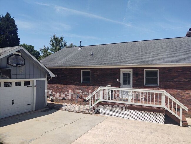 Building Photo - 65 Wyth Ct
