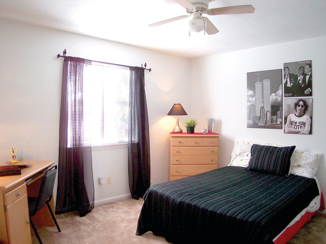 Primary Photo - Chartre Oaks Apartments