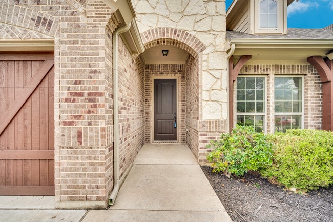 Building Photo - 437 Whispering Willow Dr