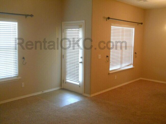 Foto del edificio - 3 Bed 2 bath Liberty Trails home Close to Tinker