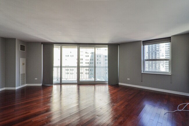 Building Photo - 545 N Dearborn St