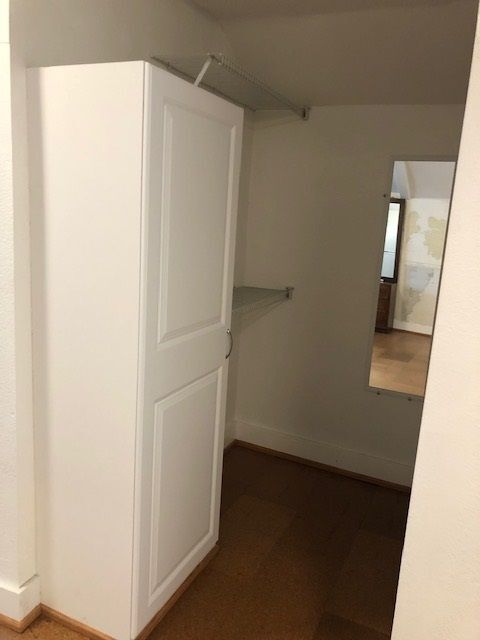 Building Photo - Large 1x1 Studio Apartment