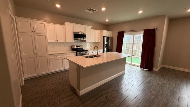 Foto del edificio - Just Reduced!! 3 Bedroom, 2 Bath located in of Fresno, CA