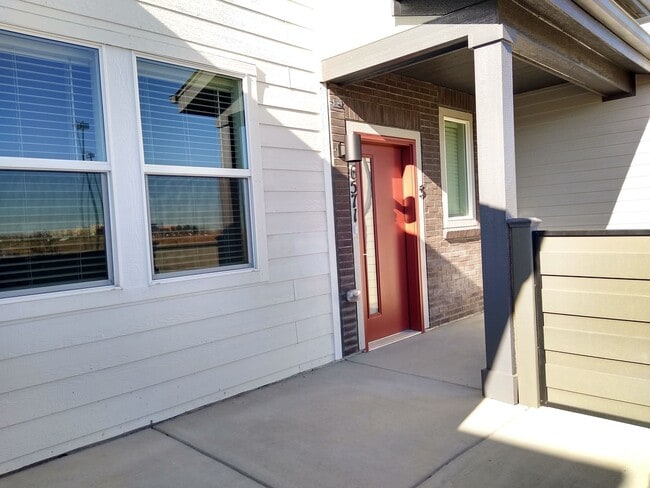 Foto del edificio - Stunning 4 Bed 2.5 Bath Townhome in Altair...