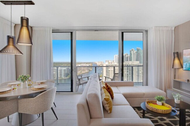Building Photo - 4010 S Ocean Dr