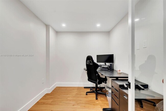 Foto del edificio - 9125 SW 77th Ave