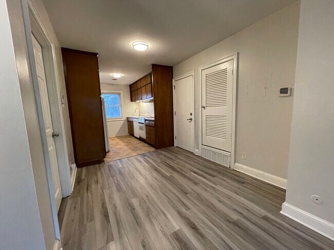 Folleto de arrendamiento de 117 y 121 S Corona 032420 - 3668 Kingsboro Rd NE