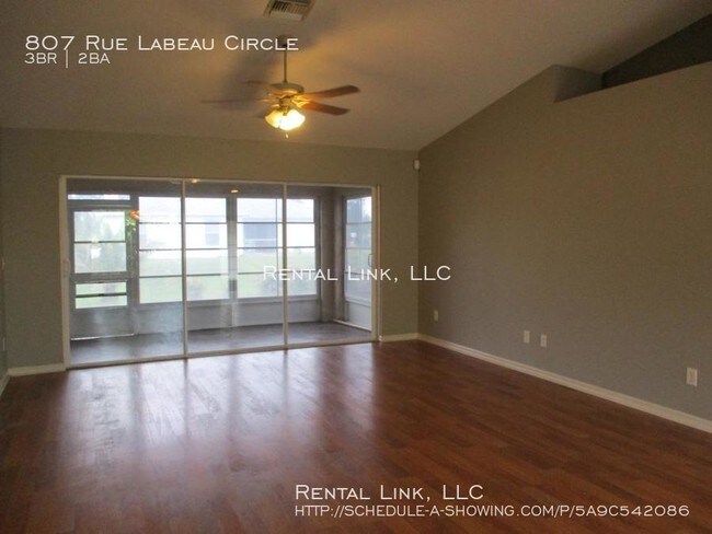 Foto del edificio - 807 Rue Labeau Cir
