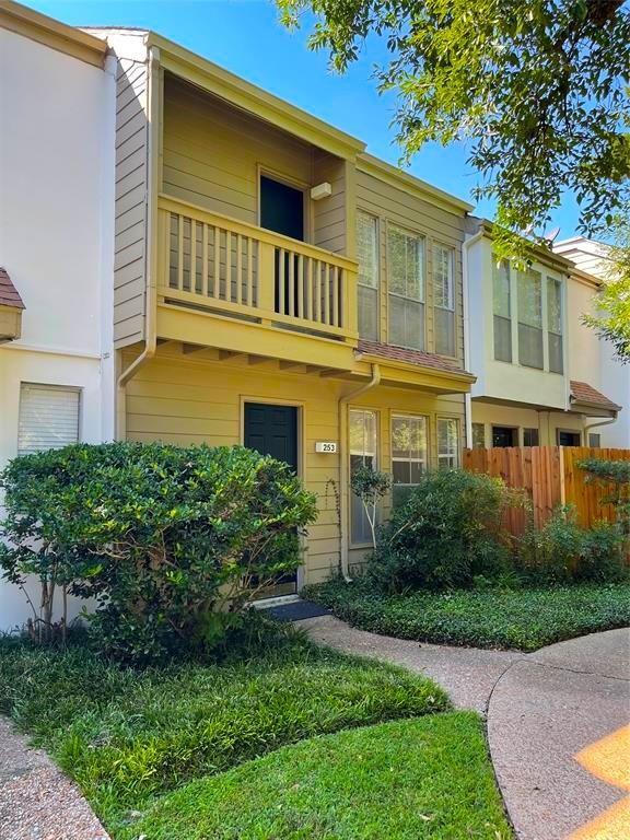 Foto principal - 2100 Tanglewilde St