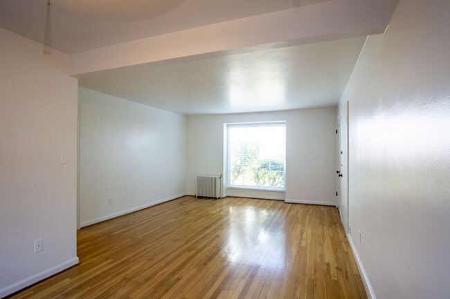 Foto del edificio - Fabulous Vintage 1-Bedroom Across the Street from Laurelhurst Park!
