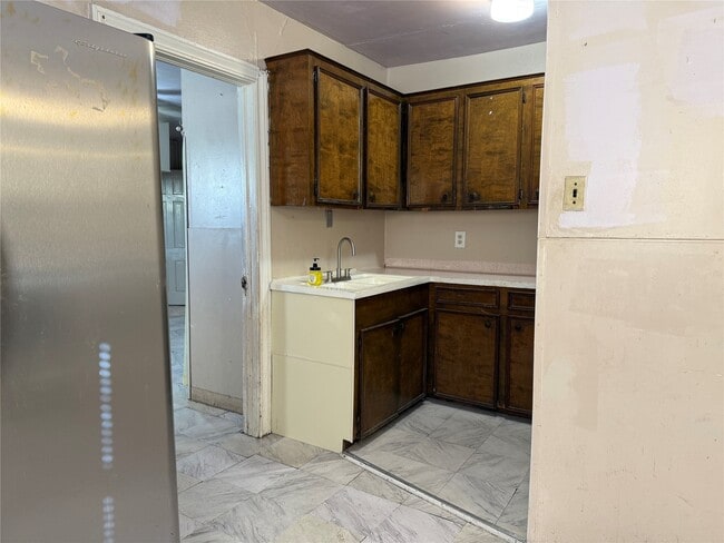 Foto del edificio - 5004 Irvington Blvd