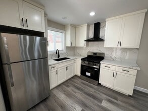Building Photo - 7820 Farmland Ave