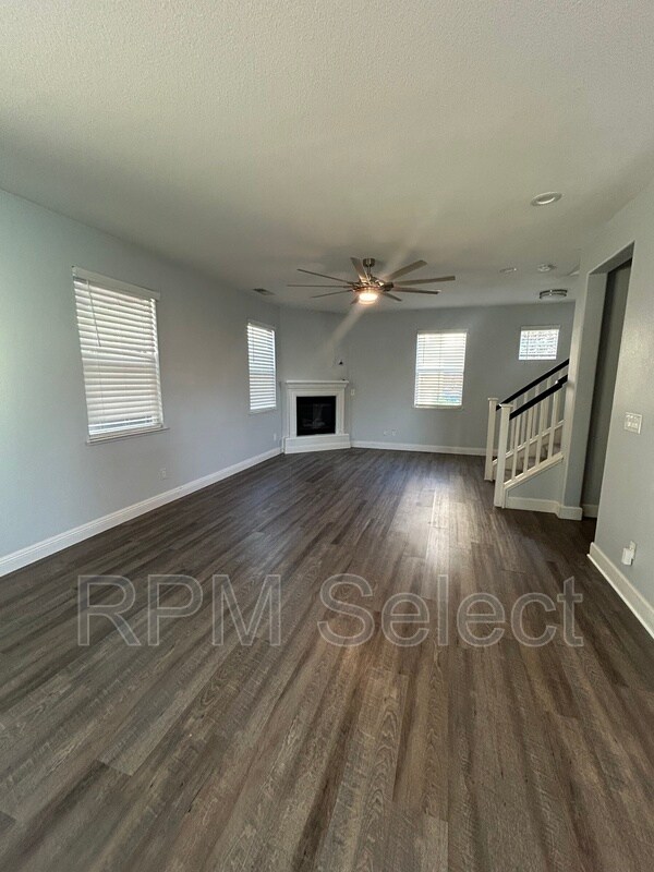 Building Photo - 1165 N Station Dr
