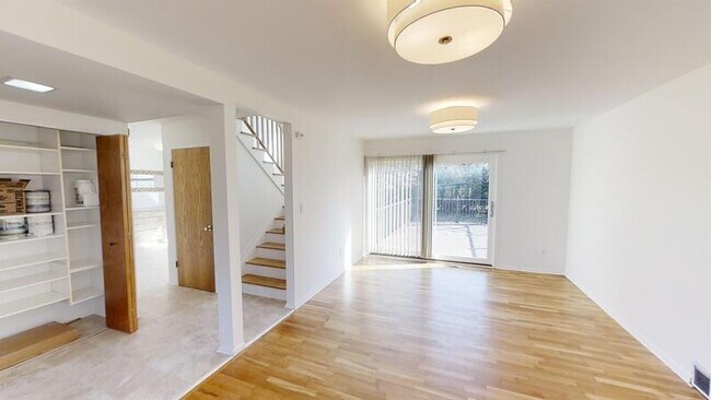 Foto del edificio - 1712 Traver Rd