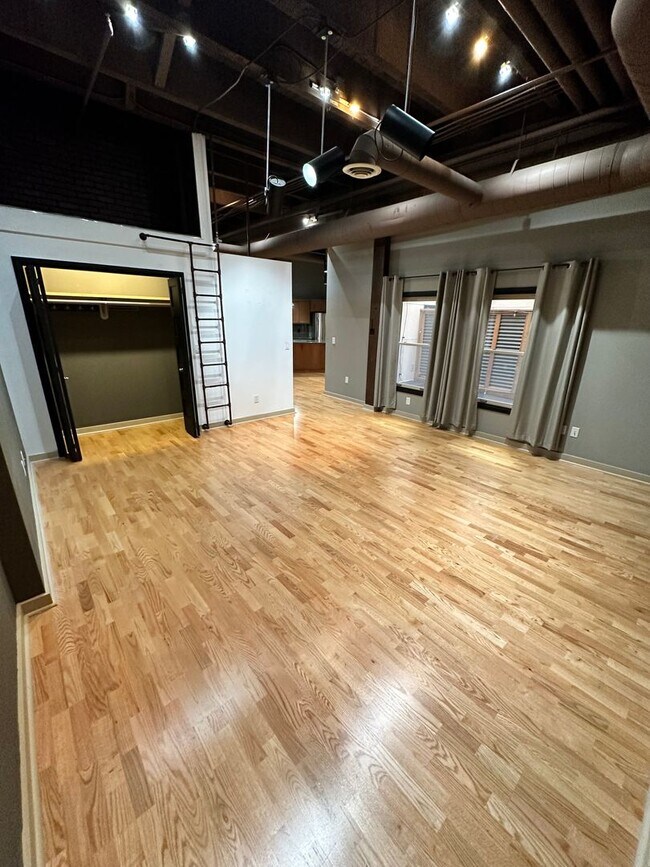 Building Photo - Coming in August - RARE DOWNTOWN SPOKANE CONDO WITH PRIVATE PATIO