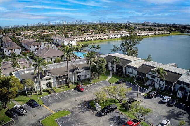 Foto del edificio - 20680 NE 4th Ct