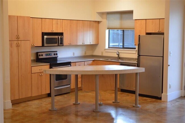 Foto del edificio - 911 Keith Ln