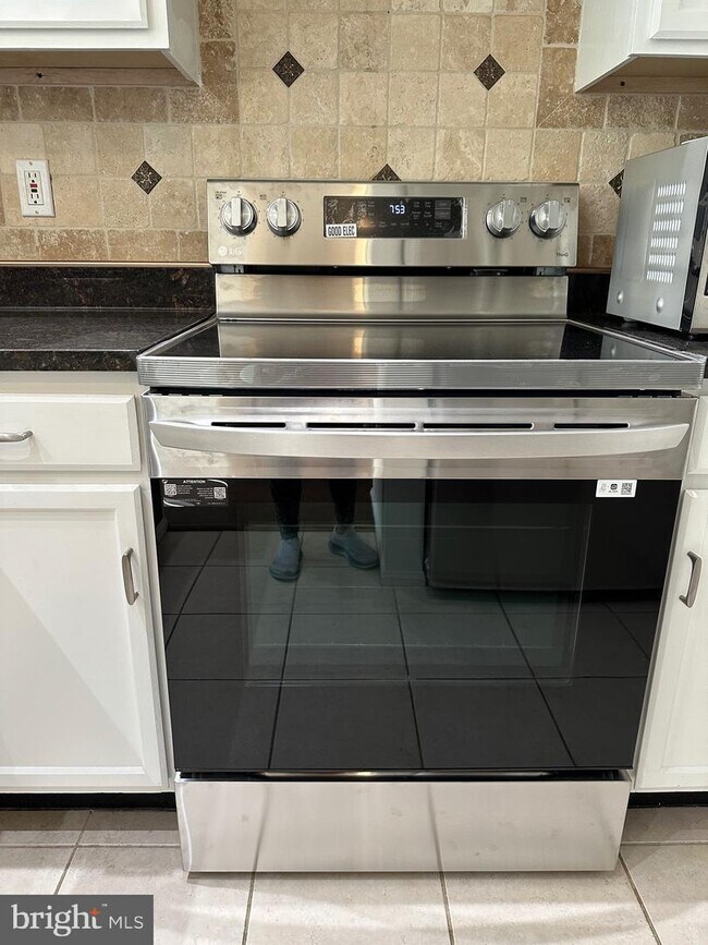 Foto del edificio - 1571 Spring Gate Dr.