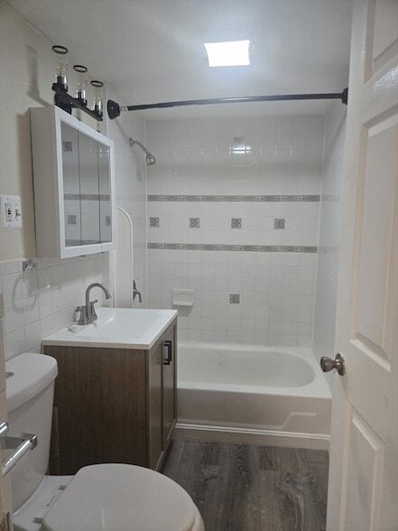 Foto del edificio - 1111-1115 Blue Hill Avenue Unit 10