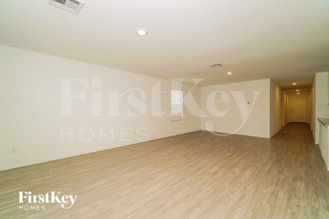 Foto del edificio - 13022 Rosemary Cove